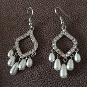 Hanging pearls with Rhinestones Earrings